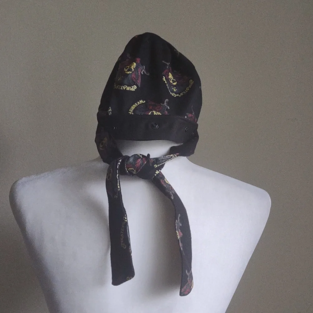Walt Disney World Pirates of the Caribbean‎ skull cap. Youth size